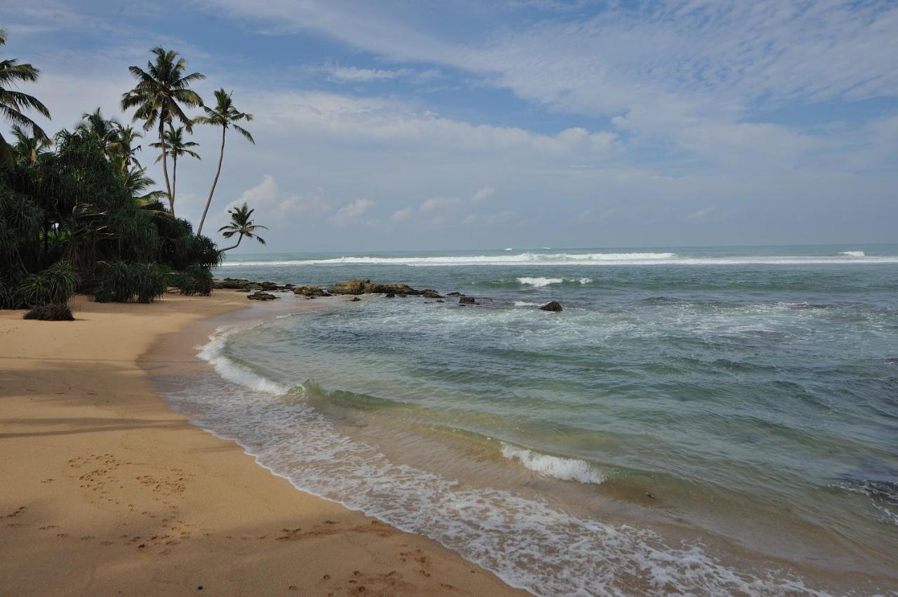 Tantalize Beach Hikkaduwa Buitenkant foto