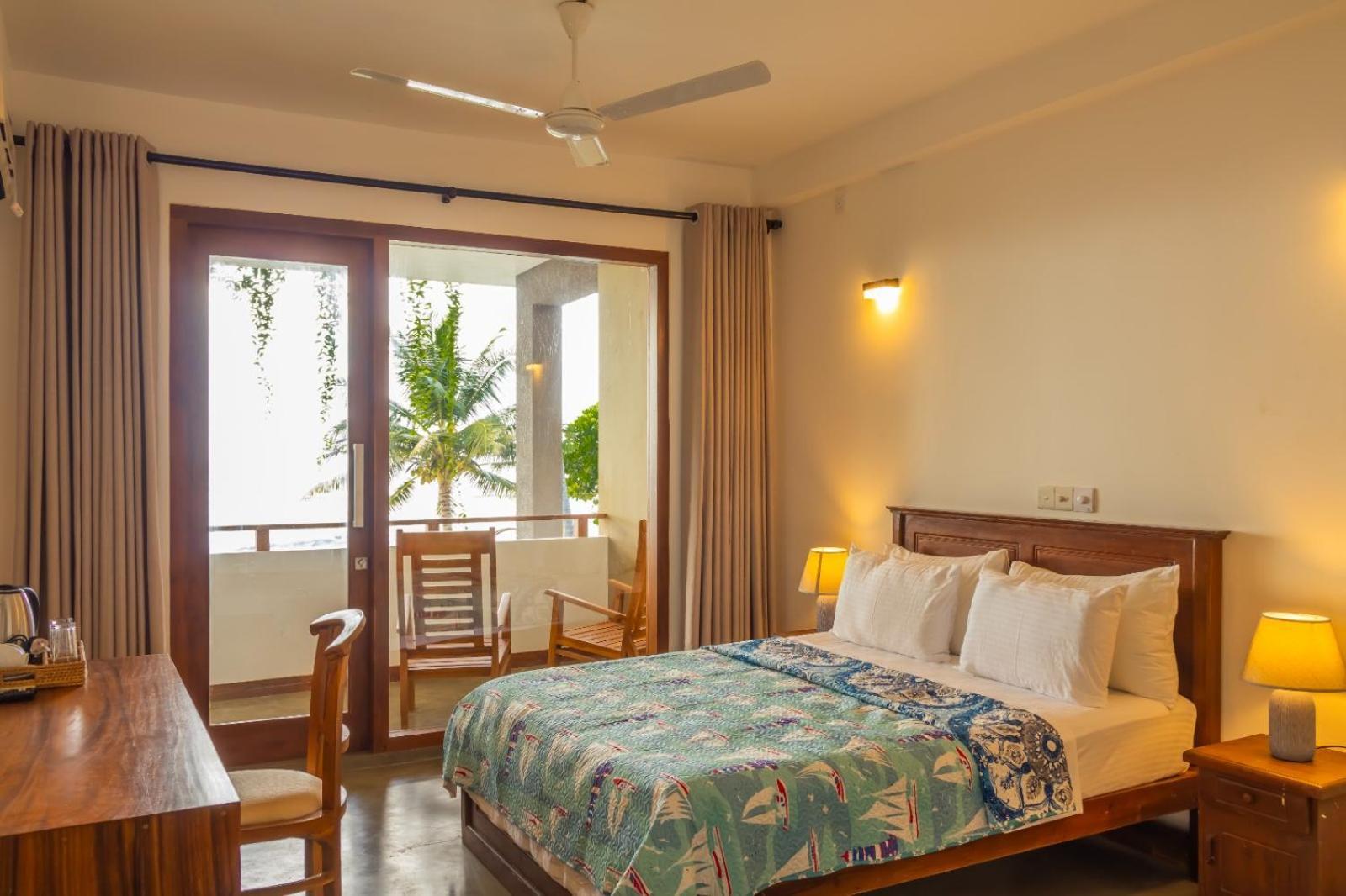 Tantalize Beach Hikkaduwa Buitenkant foto